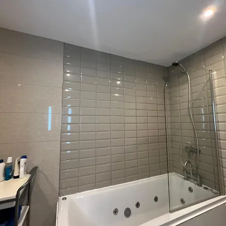 Lovely - Just 15 Mins To Centre *