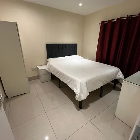 Lovely - Just 15 Mins To Centre