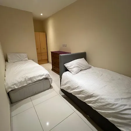 Lovely - Just 15 Mins To Centre Гостевой дом Дублин