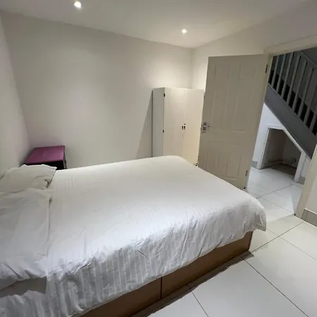 Lovely - Just 15 Mins To Centre