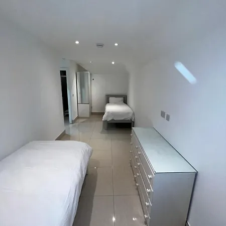 Lovely - Just 15 Mins To Centre Гостевой дом Дублин