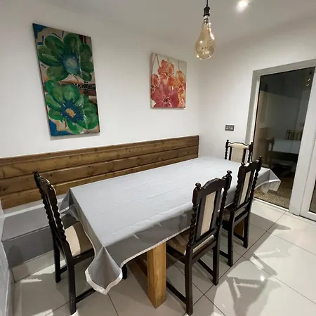 Guest house Lovely - Just 15 Mins To Centre Dublin