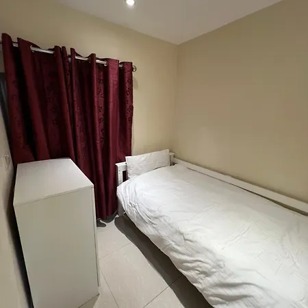 Lovely - Just 15 Mins To Centre Pensionat *