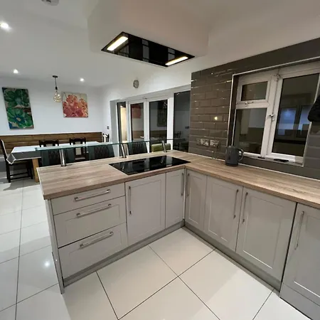 Guest house Lovely - Just 15 Mins To Centre