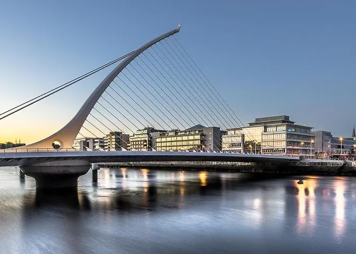 Lovely - Just 15 Mins To Centre Pensión *