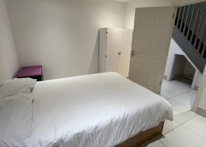 Lovely - Just 15 Mins To Centre