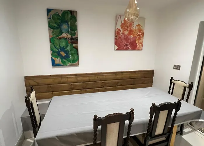 Pensión Lovely - Just 15 Mins To Centre