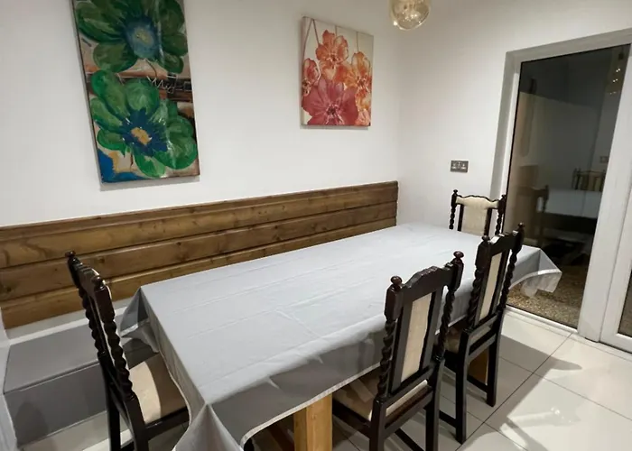 Pensjonat Lovely - Just 15 Mins To Centre Dublin